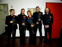 Hanna Banaszak z zespołem: Jacek Skowroński, Wojciech Winiarski, HANNA BANASZAK, Piotr Max Wiśniewski, Andrzej Mazurek; Kolonia